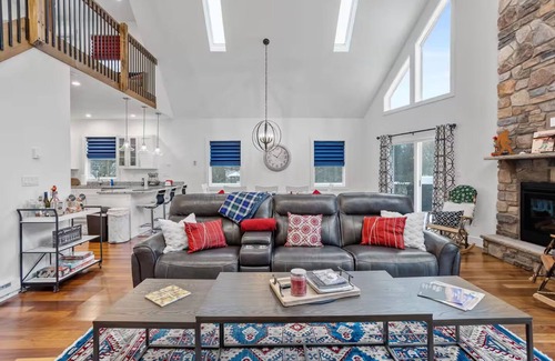 Albrightsville Casa | Petrarch Pines Chalet – Modern Retreat w/ Hot Tub + Year-Round Activities