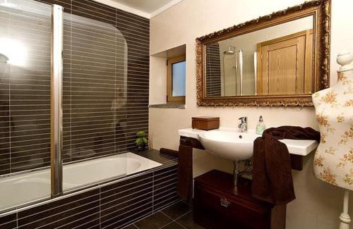 Gouvaes Villa | Phenomenal Pinhao Villa 3 Bedrooms Villa Douroco Beautiful Valley Views Pool Table