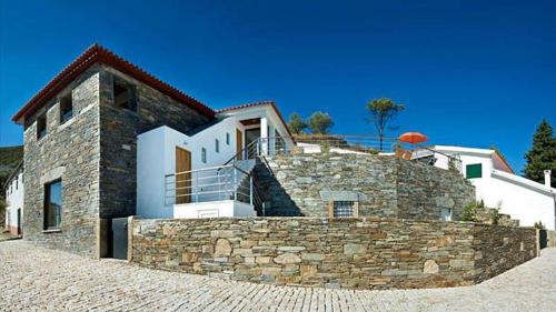 Gouvaes Villa | Phenomenal Pinhao Villa 3 Bedrooms Villa Douroco Beautiful Valley Views Pool Table