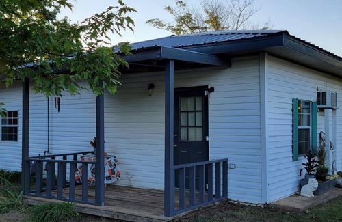 Green Forest Cabaña | Pickens Place Cheerful, Cozy Cottage