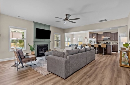 Aberdeen Casa | Pickleball, Arcade & Poker Retreat Near Pinehurst!