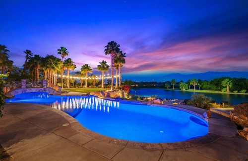 Indio Casa | Desert Ridge Estate Alquiler temporal de Lujo - Su Resort privado con un lago privado