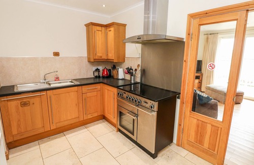 St Brides Casa | PICKLERIDGE VIEW, pet friendly, character holiday cottage in Dale