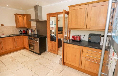 St Brides Casa | PICKLERIDGE VIEW, pet friendly, character holiday cottage in Dale