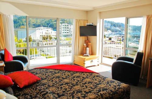 Picton Hotel | Picton Beachcomber Inn