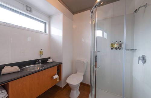 Picton Hotel | Picton Beachcomber Inn