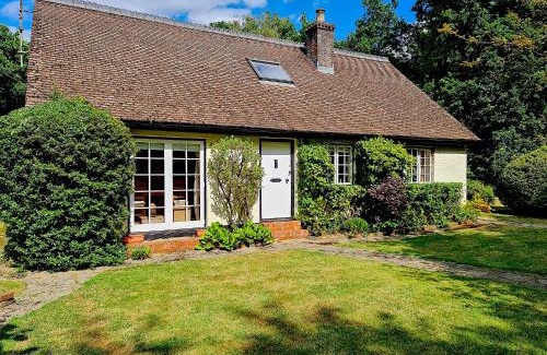 Lingfield Casa | Picturesque 4 Bed Cottage Lingfield, Surrey