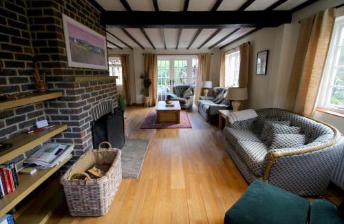 Lingfield Casa | Picturesque 4 Bed Cottage Lingfield, Surrey