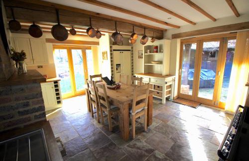 Lingfield Casa | Picturesque 4 Bed Cottage Lingfield, Surrey