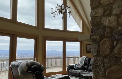 Arlington Casa | Picturesque Brushy Mountain Retreat... A-Frame in the sky.