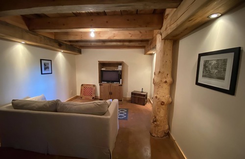 La Peche Cabaña | Picturesque Square Timber Lakeside Home