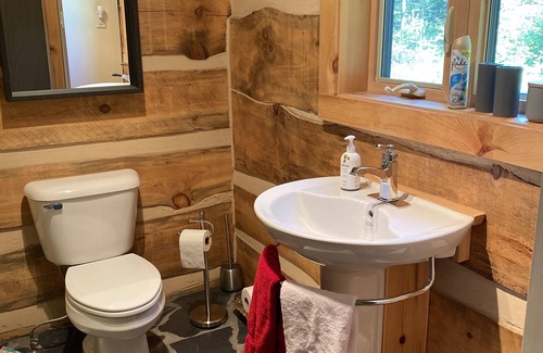 La Peche Cabaña | Picturesque Square Timber Lakeside Home