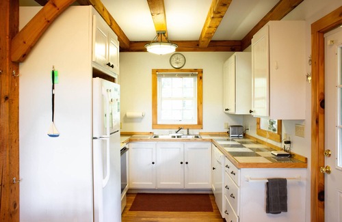 Arrowsic Cabina | Pintoresco Waterfront Cottage con Pantalla porche Wraparound