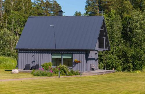Pohja-Parnumaa Parish Casa | Piesta riverside cottage in Soomaa region