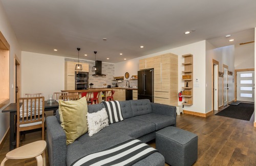 Ponderosa Palisades Casa | Pine Cone Place Brand New Build, EV Charger, Hydronic Heat, Steam Shower, 500G Wifi, Arcade & PS4