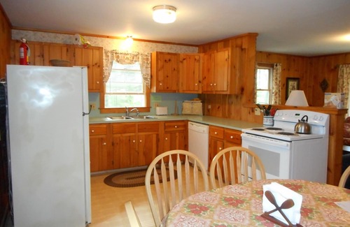Damariscotta Cabaña | Pine Knoll Cottage - Cabaña escénica en el lago Pemaquid