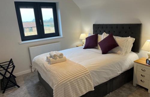 Stoke Ash Casa | Pineapple Cottage