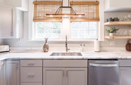 Florence Casa | Pineapple House: Historic. Southern Charm. Walk Downtown.