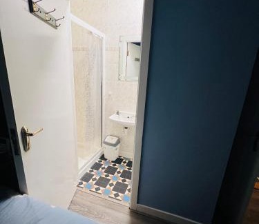 Killybegs Cama Y Desayuno | PINEBROOK House Double bed Small En-suite room beautiful garden