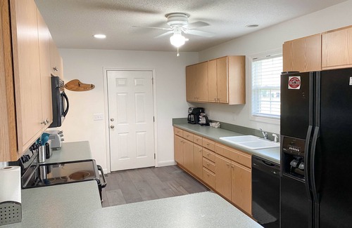 Aberdeen Casa | Pinehurst FORE-Bedroom Ranch with Golf Garage & Fenced Large Yard