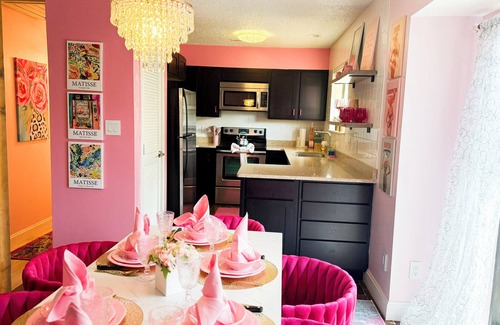 Lake Ozark Casa | Pinkie’s Paradise is the ultimate Lake of the Ozarks girls’ retreat! 2BR/2BA villa with a movie room, sauna, private deck, firepit, and pool access. Perfect for bachelorettes, birthdays & unforgettable lake getaways!