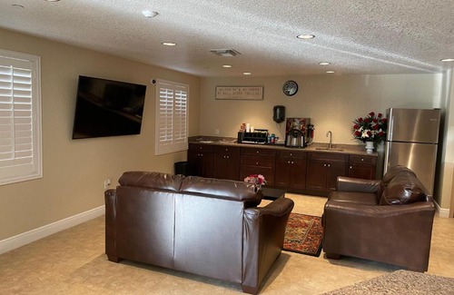 West Palm Beach Hotel | Pioneer Inn