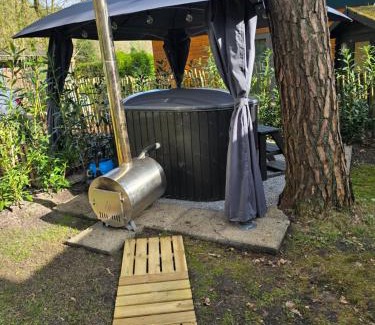 Lanaken Chalet De Esquí | pipowagen met prive Hot tub