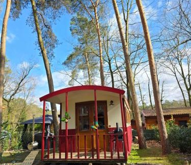 Lanaken Chalet De Esquí | pipowagen met prive Hot tub