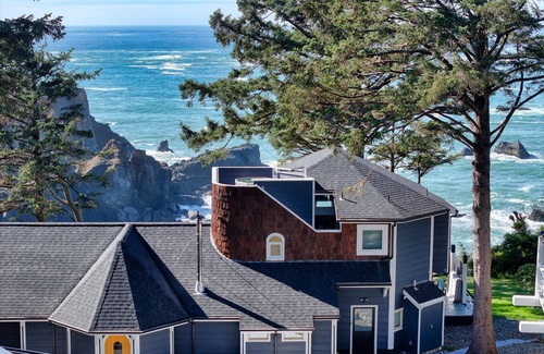 Gold Beach Casa | Pirate Cove Summary: