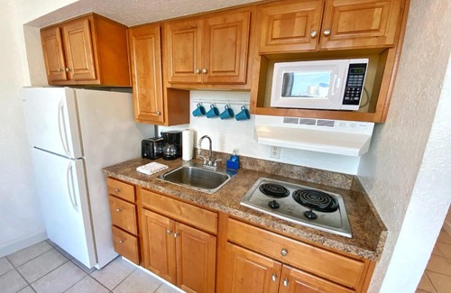 Daytona Beach Shores Hotel | Pirates Cove Resort Studios!