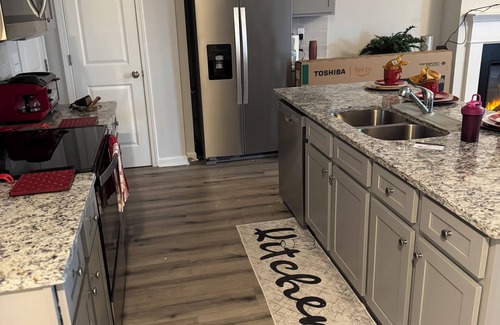 Lovejoy Casa | Pit stop Paradise A Charming 3-bedroom house in Hampton with AC and WiFi