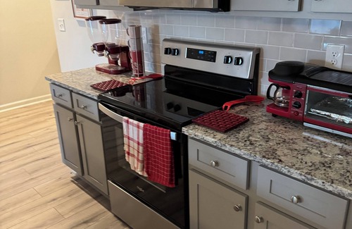 Lovejoy Casa | Pit stop Paradise A Charming 3-bedroom house in Hampton with AC and WiFi