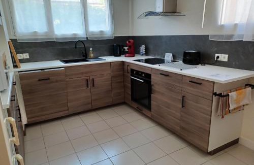 Porchefontaine Apartamento | Plain-pied 80 m2 dans maison, parking privé gratuit, gare directe Paris