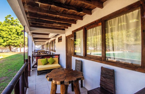 Monterrico Chalet De Esquí | Playa Bambú-Casa completa para 16-32 personas con piscina cerca al mar.