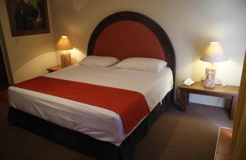 Pichilingue Hotel | Playa Club Cantamar Hotel & Marina