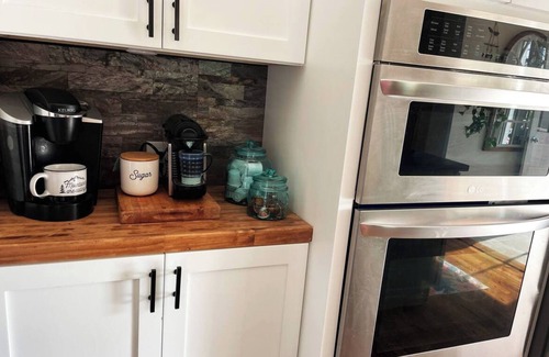 Ironto Casa | Pleasant Cottage Sunrise & Sunset Mountain Views