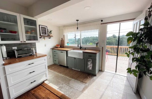 Ironto Casa | Pleasant Cottage Sunrise & Sunset Mountain Views