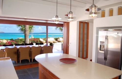 Anse de Lorient Villa | Frente a la playa, Piscina climatizada de 65 pies de largo, Jacuzzi, Desayuno continental, Wifi gratuito