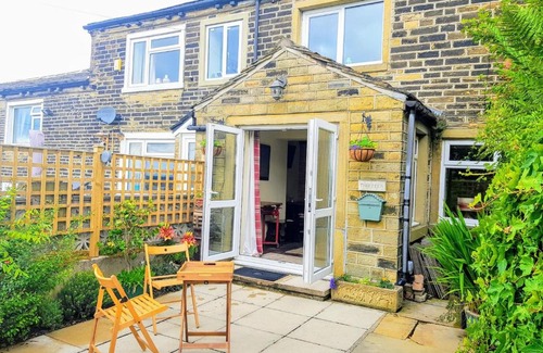 Halifax Casa | Plough Cottage 1830’s Miners Cottage Halifax