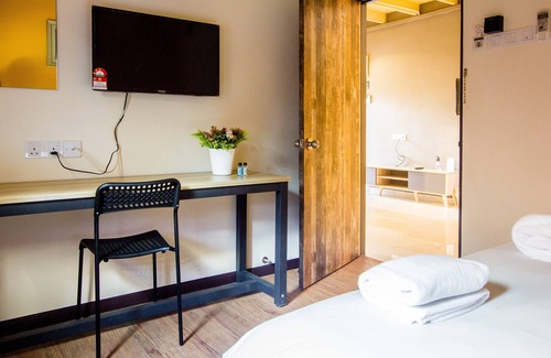 Benggali Hotel | Plumeria 4BR Garden House by uBook