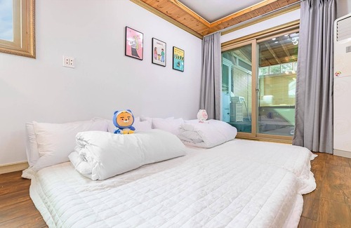 Sinbuk-myeon Casa | Pocheon Hi Mom Kids Spa Pension Black