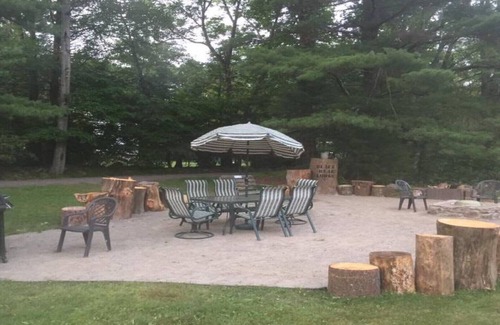 Canadensis Casa | Pocono BLACK BEAR Lodge ~ ¡Cerca de Skytop, esquí, parques acuáticos, casino y más!