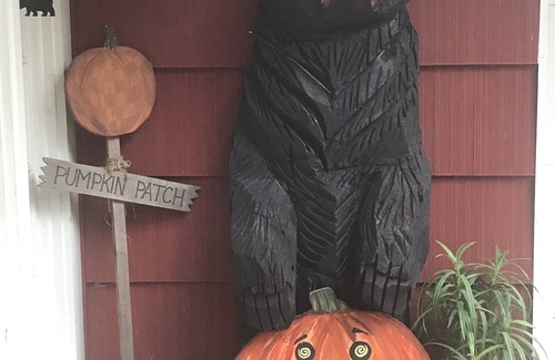 Canadensis Casa | Pocono BLACK BEAR Lodge ~ ¡Cerca de Skytop, esquí, parques acuáticos, casino y más!