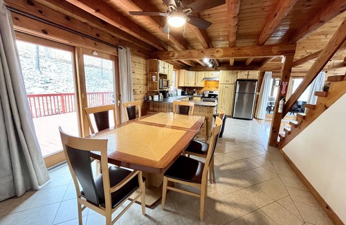 Bushkill Chalet De Esquí | Pocono Chalet Cabin Sauna Game Room Fire Pit Pools