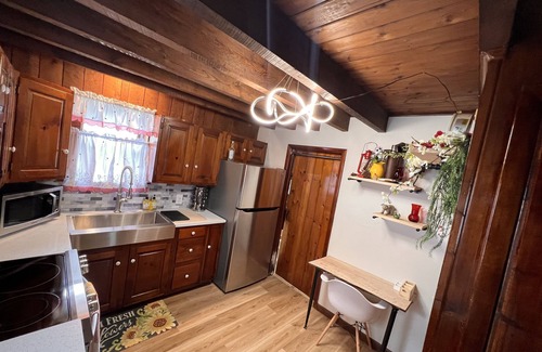 Saylorsburg Cabaña | Pocono Cottage - Close to everything!