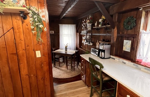 Saylorsburg Cabaña | Pocono Cottage - Close to everything!