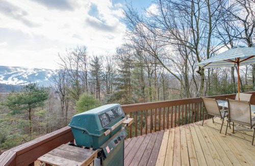 Aquashicola Casa | Poconos Cabin on 3 Acres - 5 Mi to Blue Mountain!