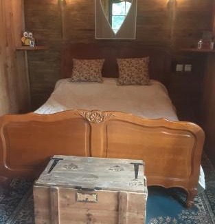 Colombiers-du-Plessis Casa | Pod - Sleeps 2 - Jacuzzi - Parking - Garden