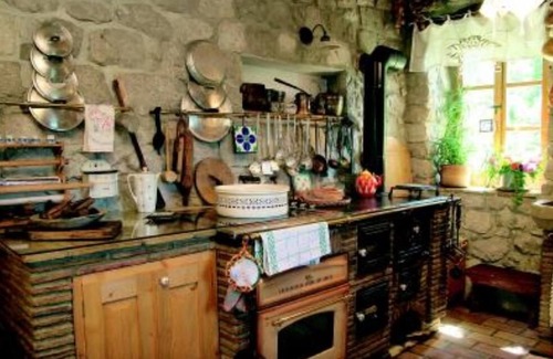 Podpec Cabaña | Podpec: Casa histórica rodeada de vegetación con absoluta privacidad