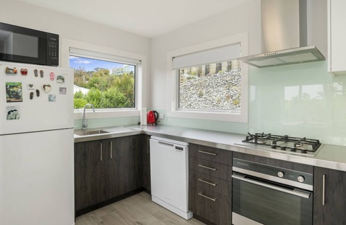 Mahurangi East Casa | Pohutukawa Paradise - Martins Bay Holiday Home
